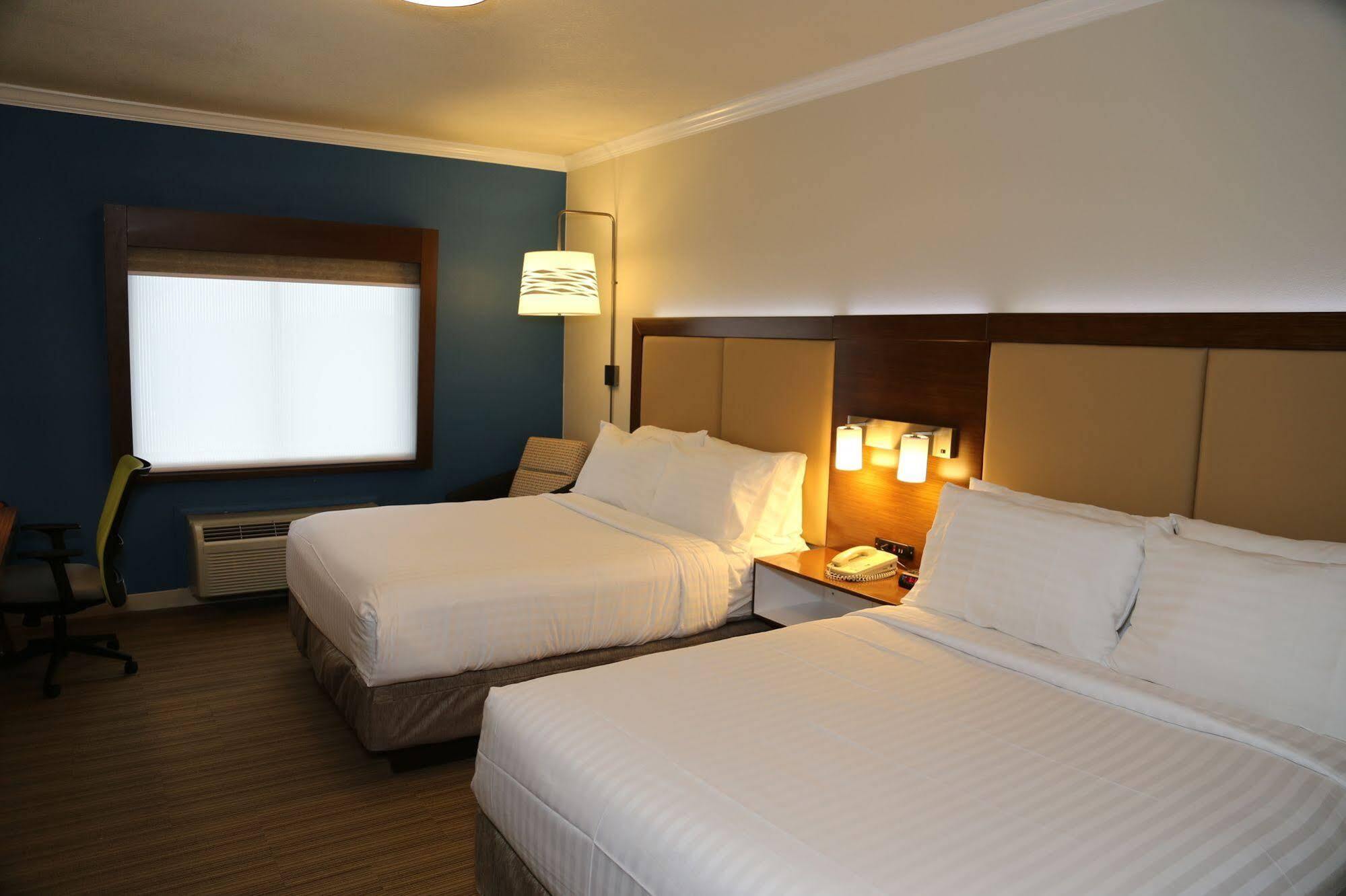 Holiday Inn Express Hotel & Suites Greenville By Ihg Exterior photo